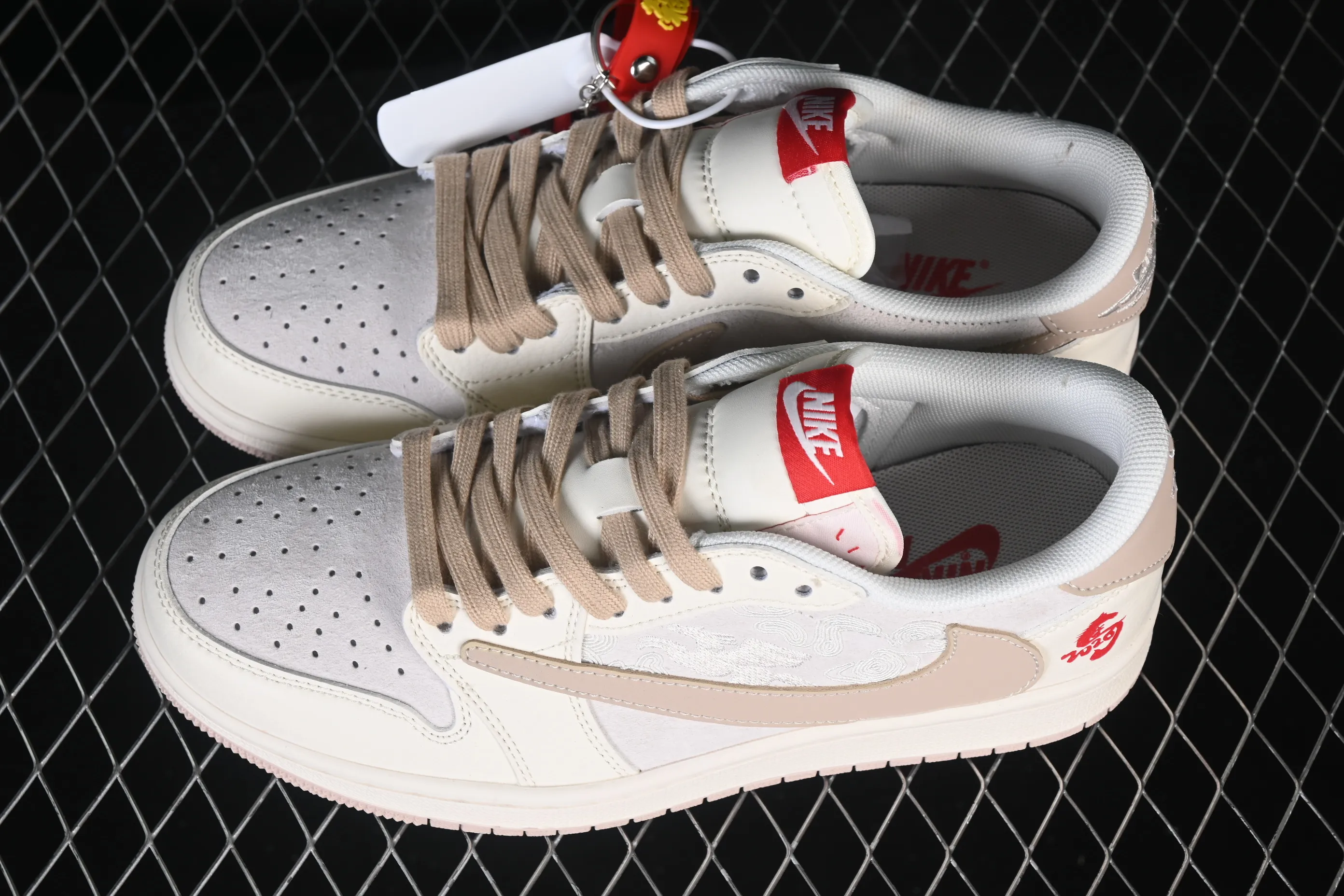 All categories Air Jordan Jordan series basketball shoes Air Jordan 1 Low High-end customized low-top sneakers Air Jordan 1 Low AJ1 Qiao 1 Year of the Horse limited edition Xiangma Xianrui High-end customized low-top retro basketball shoes DX5688-005